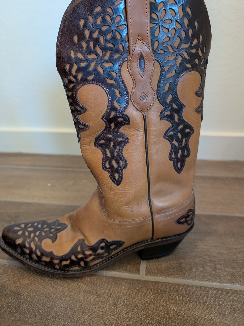 Old West Two-Tone Tan and Dark Brown Cutout Leather Heeled Cowboy Boots - Picture 4 of 11